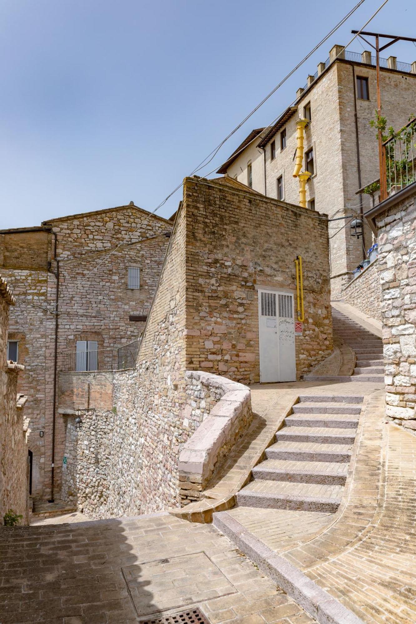 Rustic House, Con Patio E Giardino, Centro Assisi